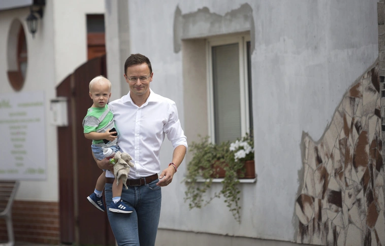 Szijjártó: meg kell védeni az európai életformát