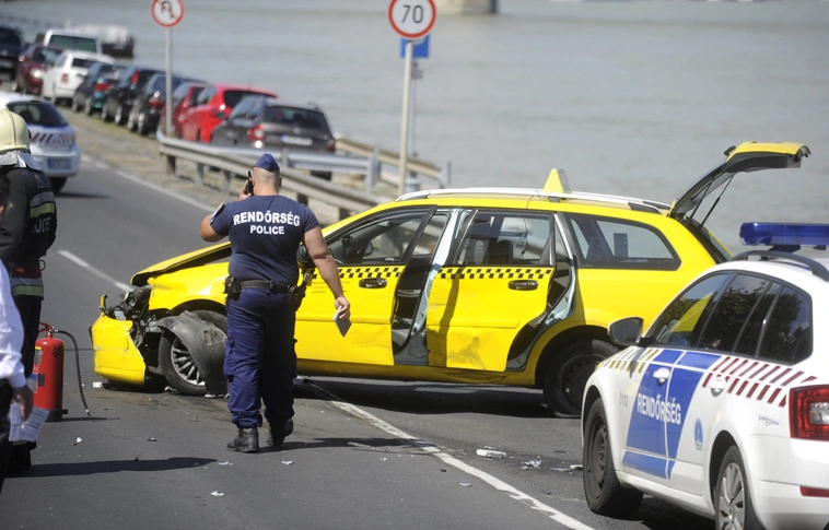 Taxist üldöztek a rendőrök a fővárosban 