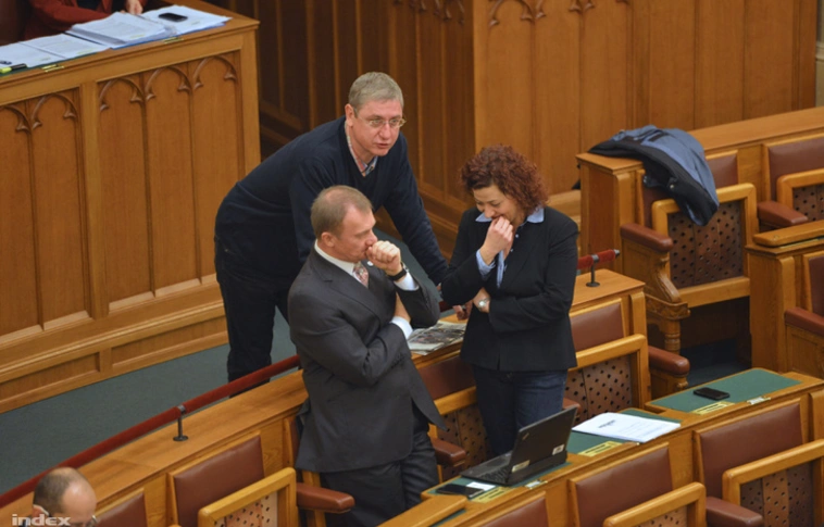 Gyurcsányék végleg kivonulnak a parlamentből