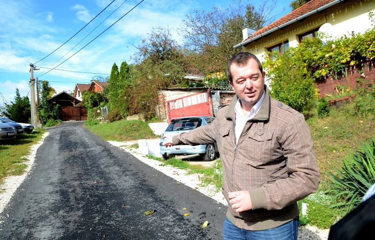 Aszfaltozás a Kőporos utcában