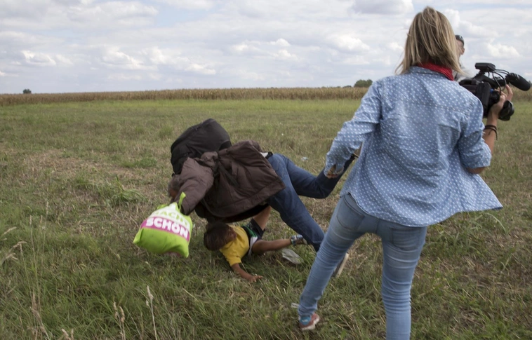 Garázdaság vétségéért ítélték el a migránsokat bántalmazó operatőrt
