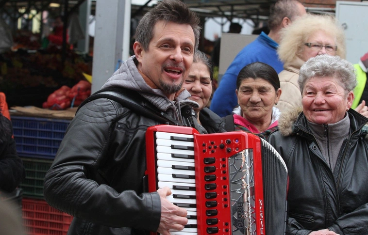 A Búza térről szórták a jókívánságokat
