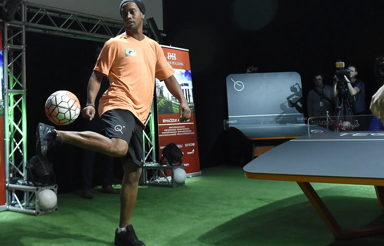Ronaldinho népszerűsíti a Teqballt