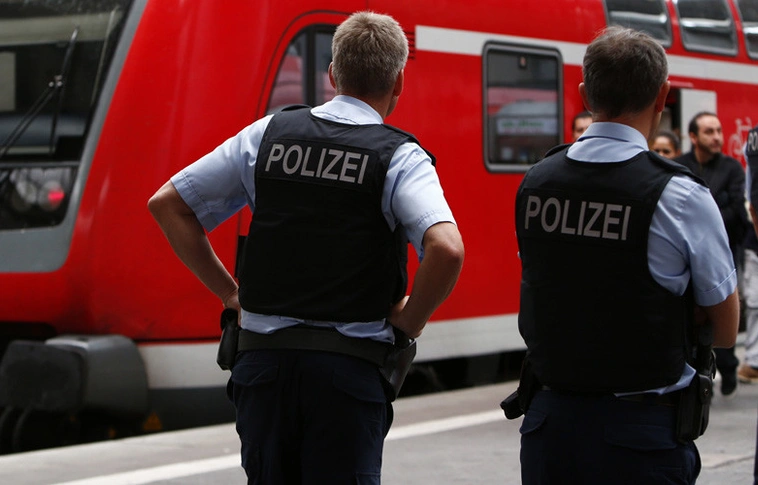 Lövöldözés a müncheni gyorsvasút-állomáson, egy rendőrnő is súlyosan megsérült