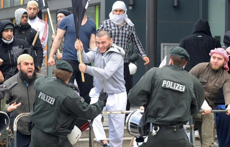 Döntöttek a németek - kitoloncolják a terrorveszélyes külföldieket