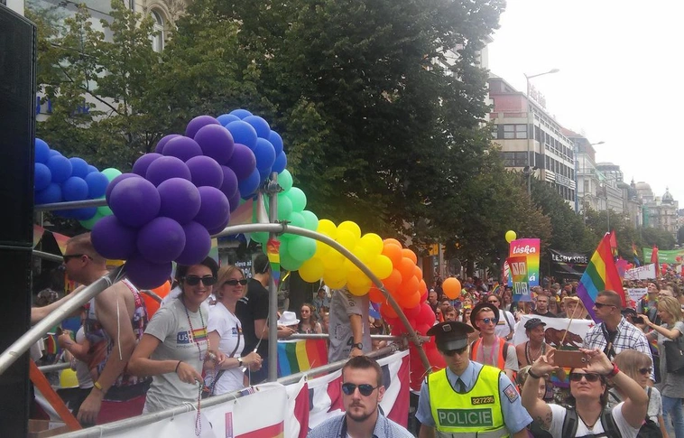 Ezrek vettek részt a prágai melegfelvonuláson