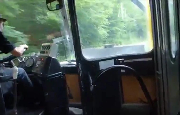 Nagyot ment az Ikarusszal a buszsofőrök Colin McRae-je – VIDEÓVAL