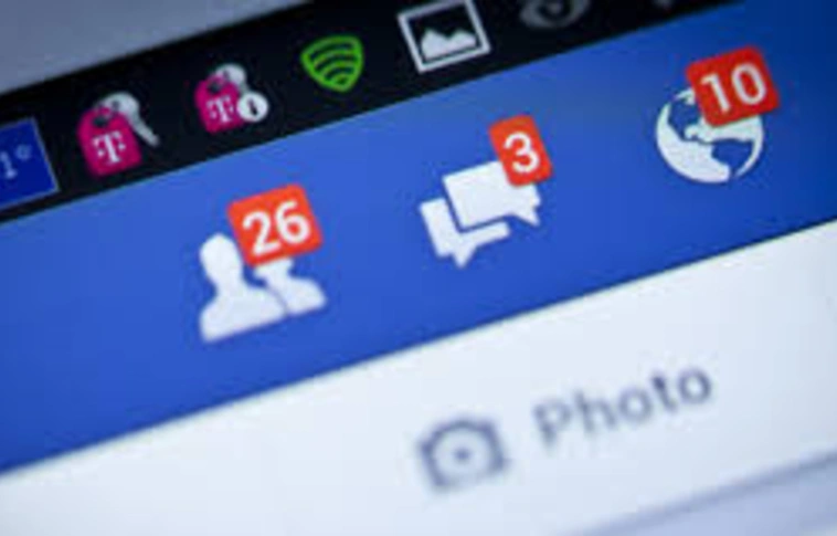 Luxembourgi főtanácsnok: felfüggeszthető az európai Facebook-felhasználók adatainak továbbítása az amerikai szerverekre