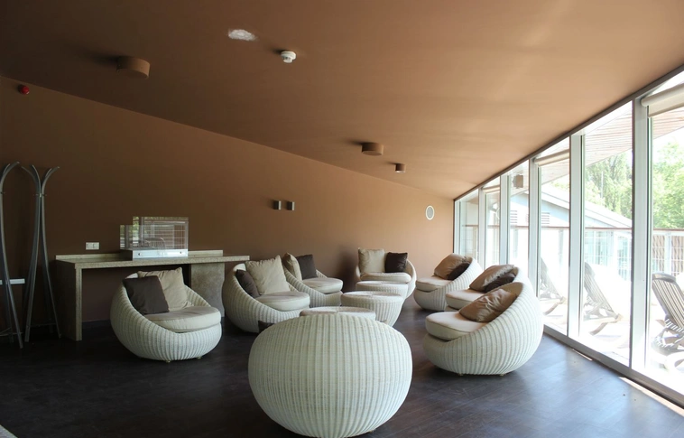 Wellness, fitnesz, szauna is lesz a tapolcai strandon