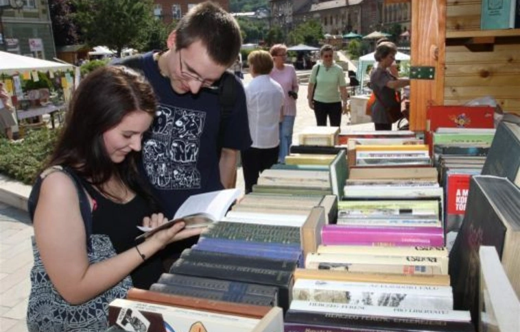 Adomány Kárpátaljára – gyűjtés a könyvtéren