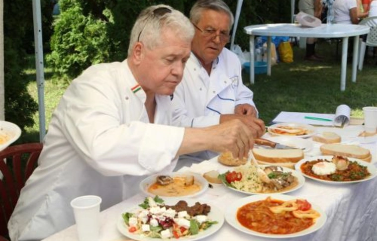 Paprika és paradicsom rotyog majd a tűzön újra a Csanyikban
