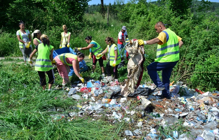 Több tonna szemetet szedtek össze Lyukóban
