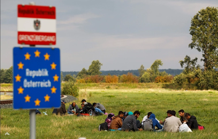 Ausztria katonákat vezényel a határaihoz