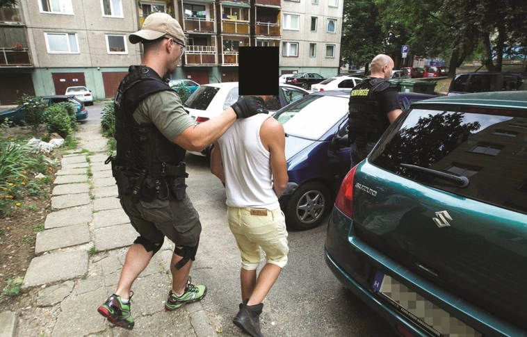 Bilincsben a késes rablók – regénybe illő cselekményleírás