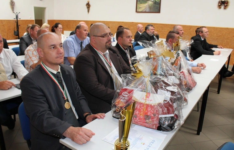 Bejelentést fogadnak, reagálnak, műveletet irányítanak