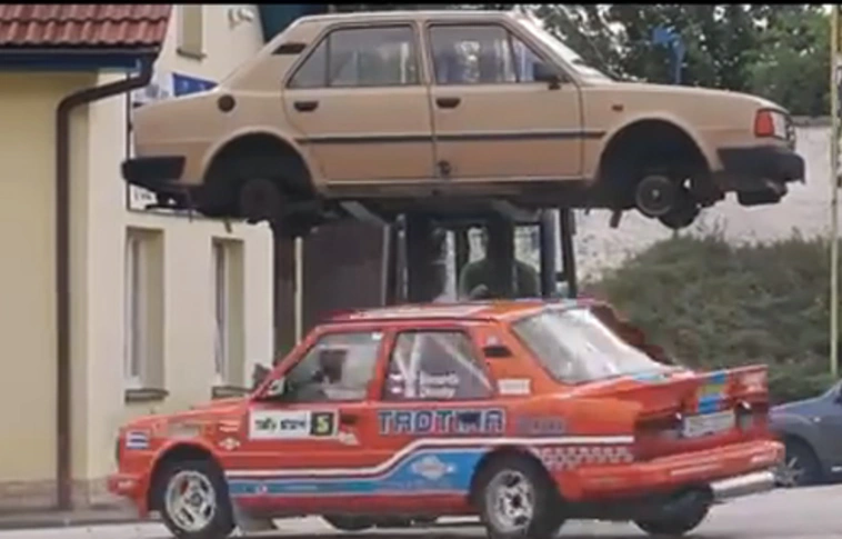 Nem jackarizik, komoly rally-versenyző mutatja be tudását!