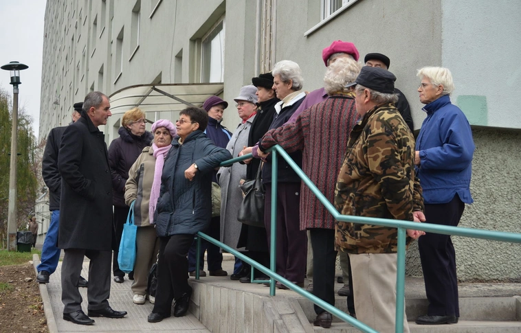Új akadálymentes feljáró és lépcsősor van a Győri kapuban