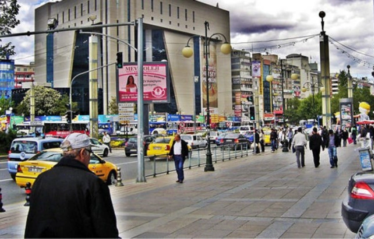 Csak lassan kezd visszatérni az élet Ankara belvárosába