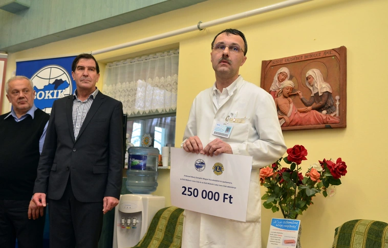 Negyedmilliót kapott a Hospice egy jótékonysági bálról