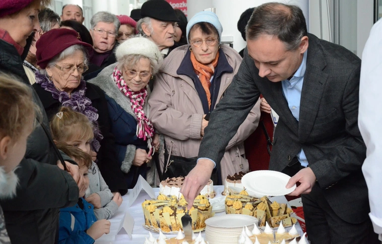 Gyümölcsös, kocsonyás és joghurtos Miskolc tortája