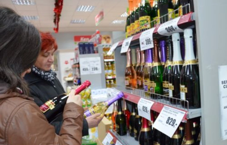 Pezsgőből a márkásat, virsliből a minőségit keresik a vevők