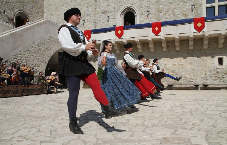 Január a mulatságok hónapja a Diósgyőri várban