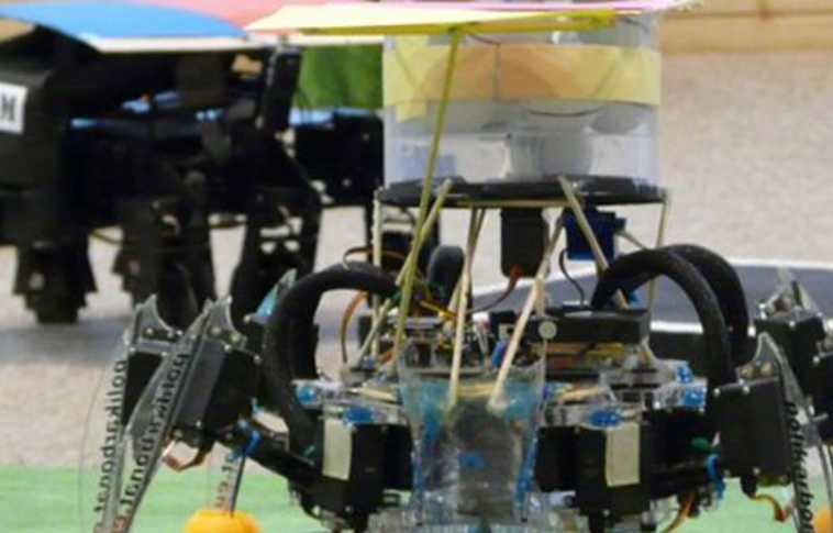 Robotok foglalták el az egyetem sportcsarnokát