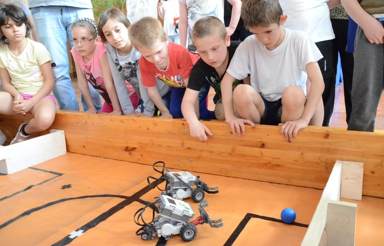 Szabadidejükben programozni tanulnak