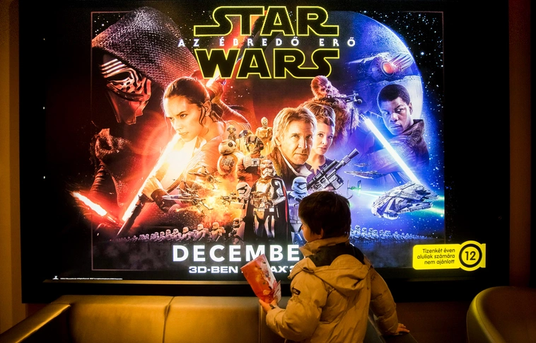 Új Star Wars – Éjfélkor debütált