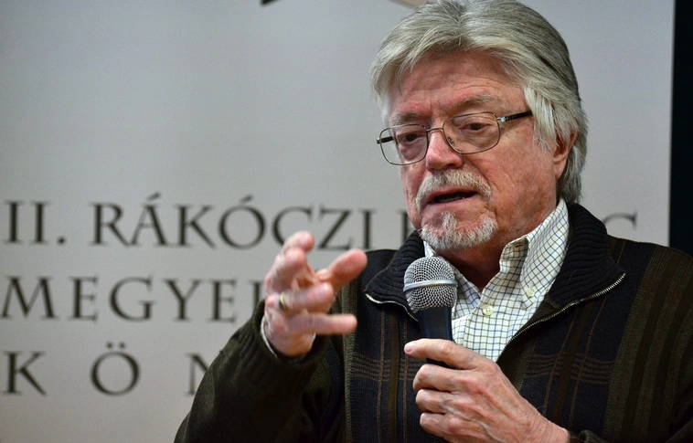 Illéstől az István, a királyig, filmvágástól a szőlőkultúráig – Miskolcon járt Szörényi Levente