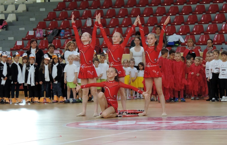 Több mint kétszáz gyermek táncolt a Sportcsarnokban 