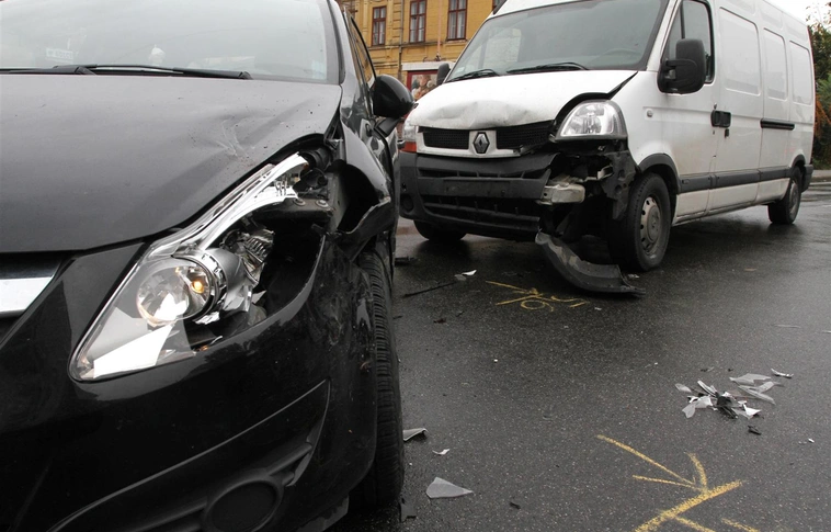 Baleset történt a Petőfi térnél