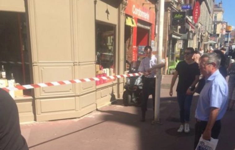 Késelés Toulouse-ban: nyakon szúrt egy rendőrnőt egy algériai férfi