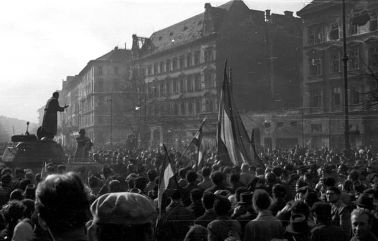 Magángyűjtőktől vásárolna 1956-os tematikájú műveket a nemzeti múzeum