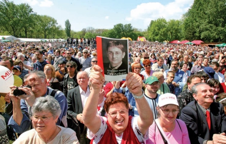 Megkezdődött az MSZP elnökválasztó kongresszusa