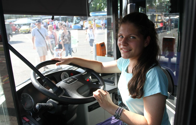 Sokan lettek villamos- és buszvezetők egy időre