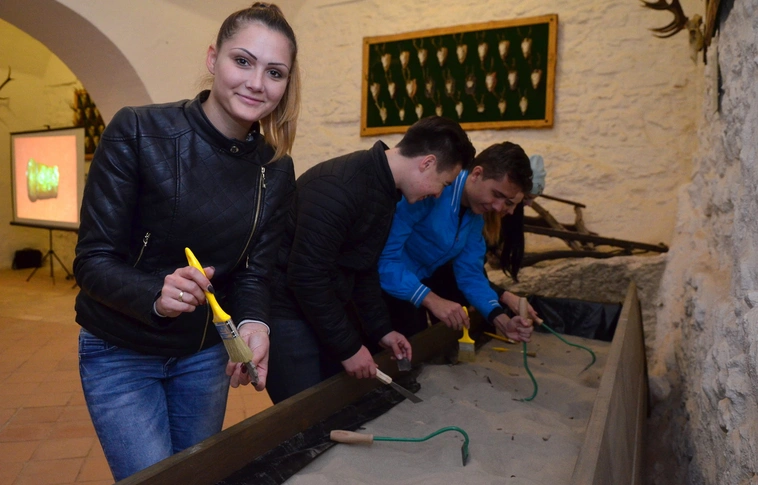 Kincskeresők lettek a várba érkezők