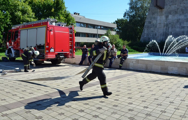 A legerősebb tűzoltót keresték