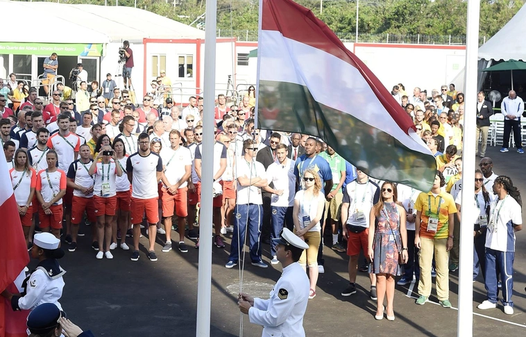 Felvonták a magyar zászlót az olimpiai faluban