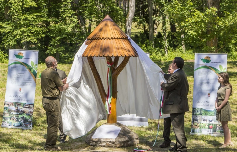 Emlékművet avatott az Északerdő Zrt. az arborétumok napja alkalmából