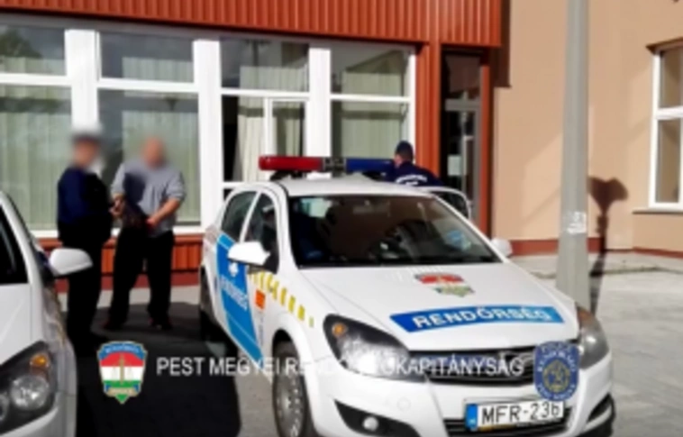 A csomagtartóba kényszerítette feleségét