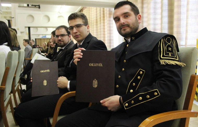 Újra élőben lehet követni a diplomaátadókat