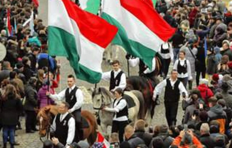 Kolozsvári csendőrség: nem az Erdély-zászlóért, hanem a távozás megtagadásáért bírságoltak