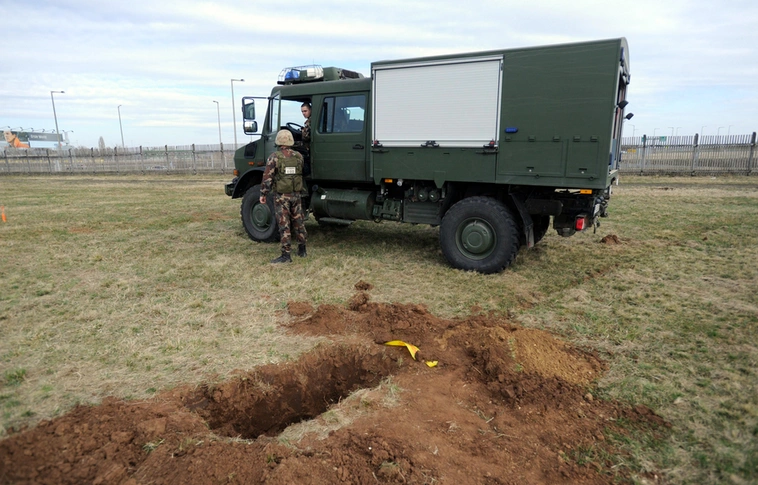 Világháborús bombát találtak a Liszt Ferenc-repülőtér mellett