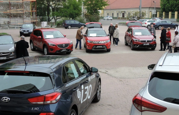 Segítenek lakás és autó kiválasztásában 