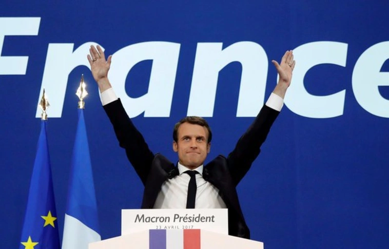 Macron megkezdte a kormányalakítási tárgyalásokat, a hagyományos pártok megosztottak