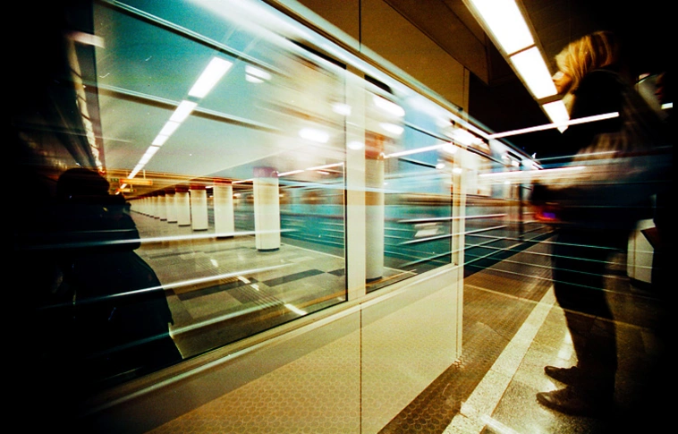 Műszaki hiba miatt kiállt a forgalomból a felújított orosz metrószerelvény