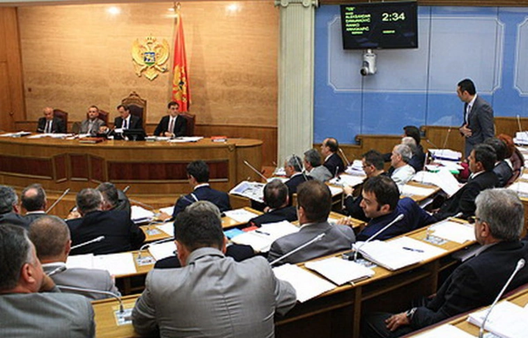 Megfosztottak két montenegrói képviselőt a mentelmi jogától