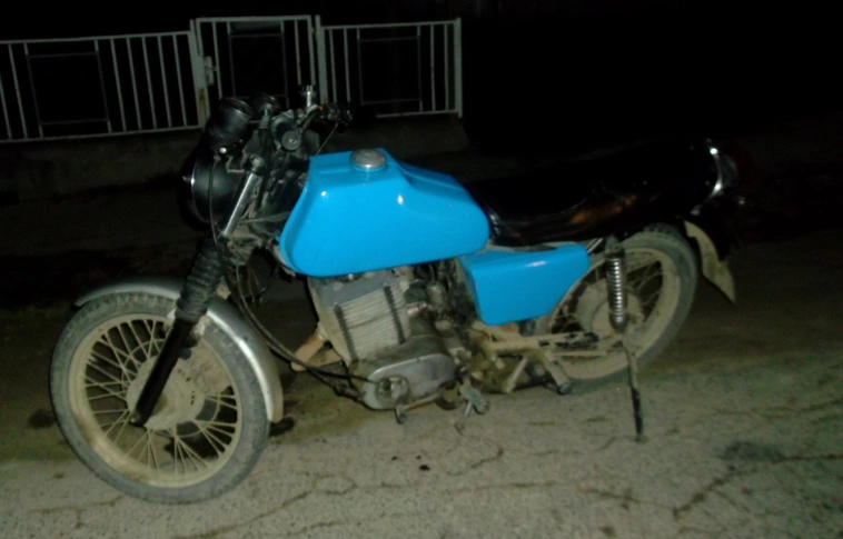 ... a Gyula meg az Ottó – négyen utaztak egy motoron