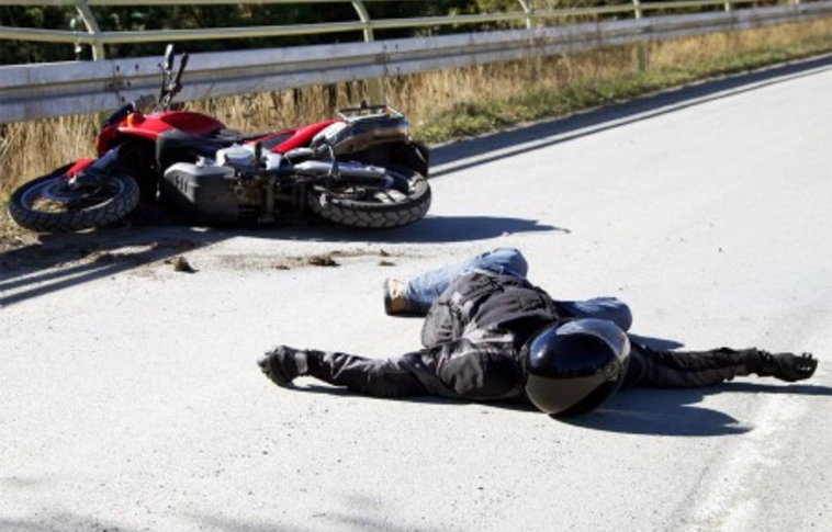 Halálra gázoltak egy motorost Győrnél